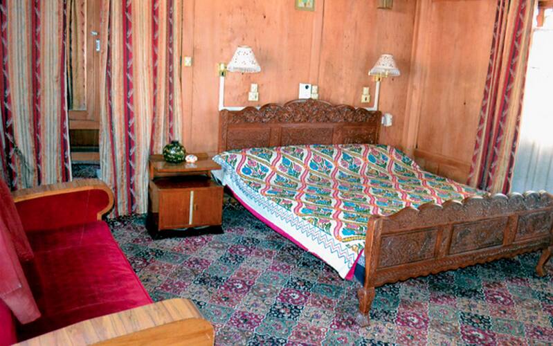 Floating Heaven Houseboat, Srinagar 4